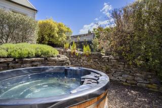 Stags Head Cottage-cosy cottage with hot tub - 9