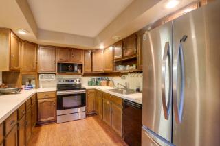 4 Mi to Dtwn Wichita! 'Else House' w/ Yard & Patio - 7