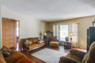 4 Mi to Dtwn Wichita! 'Else House' w/ Yard & Patio - 4