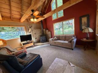 Hidden Creek Cabin Rustic Forest Retreat - 8