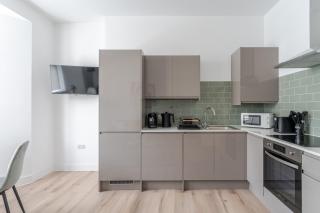 Richmond Central 1BR Apartment Free Parking & City Centre - 4