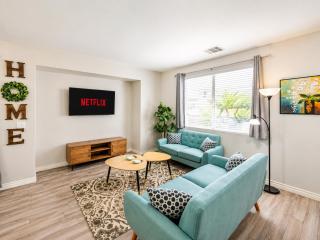 SW Vegas Heated Pool + Jacuzzi! - 6