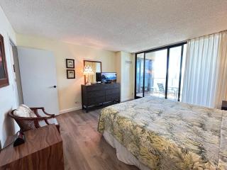 Oceanfront Views & remodeled! - mk306 - 3