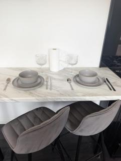 Coastal City Recharge, Contractor Base with Fast WiFi & Free Parking - 3
