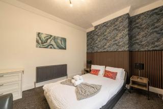 Coastal City Recharge, Contractor Base with Fast WiFi & Free Parking - 9