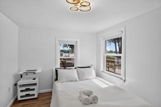 Lakeside Vista Private Waterfront Resort - 6