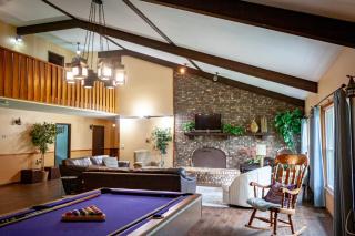The Chateau on Butterfly Trail - 6 Bdrm Retreat - 0