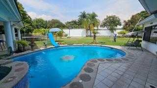 Villa Cocoyoc 23 Pax Pool Jacuzzi and Basketball - 0