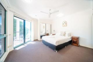 Beachfront Unit on The Strand - 6