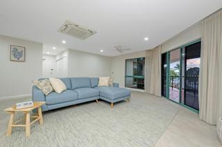 Beachfront Apartment The Strand - 8