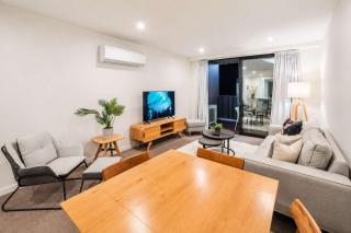 Convenient City Pad - 2BR Laundry Sleeps 5 - 4