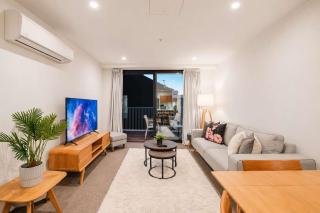 Convenient City Pad - 2BR Laundry Sleeps 5 - 3
