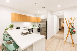 Convenient City Pad - 2BR Laundry Sleeps 5 - 6