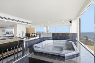 The Penthouse with Spa, Sauna, Gym, 360 Views, 4BR - 3
