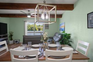 Lakefront Luxury Retreat Dock & Views - 1