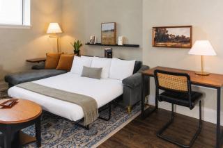 Downtown Luxe 2BR Loft Apt | Prime Location | Sleeps 10 - 7