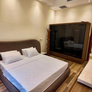 Charming Three Bedrooms Apartment in Latin District - 1