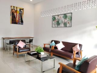Tropical Cozy House in the heart of Medan - 0