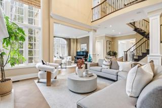 Luxury Golf Retreat Gym Sauna 4BR Executive Home - 0