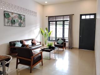 Tropical Cozy House in the heart of Medan - 8