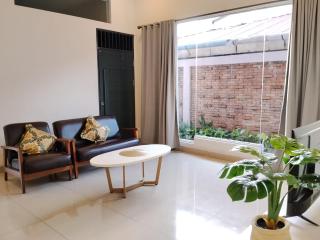Tropical Cozy House in the heart of Medan - 7