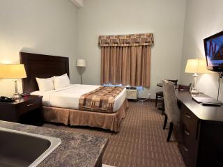 Golden Prairie Hotel & Lodge - 1