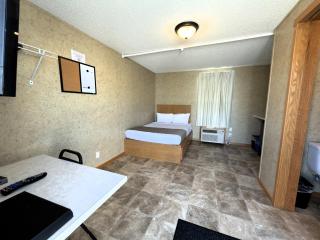 Golden Prairie Hotel & Lodge - 5