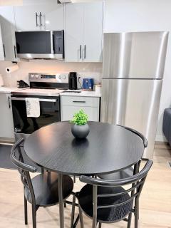 1BR Cozy Luxury Modern in Regina East Wifi and Parking - 3