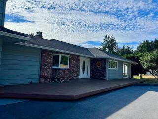 Sunset Shores Retreat - 0