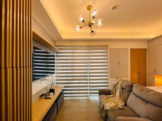 Warm and Cozy Studio - 7