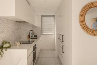 Stylish Pad, Ocean Views, Walk to Hastings Street - 5