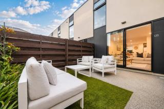 2BR in Salisbury with Garden Retreat - 0