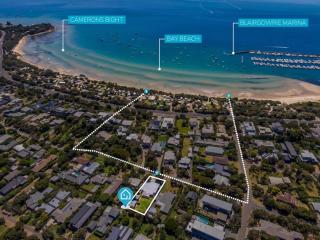 Salt Air Beach Retreat - 280m Walk to Foreshore, Check out 5pm Sunday! - 9