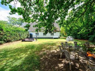 Cozy Stay with recreation room - 9