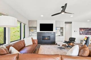 Modern Big Sky Retreat with Mountain Views - 9