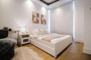 One-Of-A-Kind Parklawn Penthouse Unreal Lake View - 6