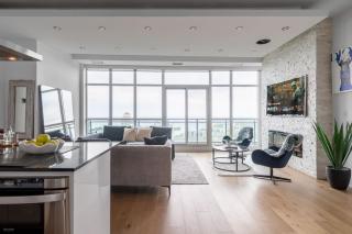 One-Of-A-Kind Parklawn Penthouse Unreal Lake View - 5