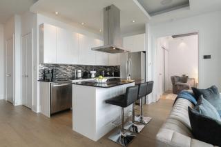 One-Of-A-Kind Parklawn Penthouse Unreal Lake View - 7