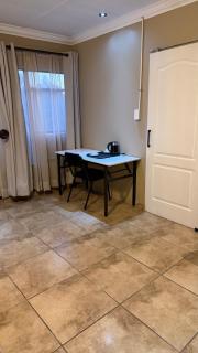 Host hub guest house Glen marais - 1
