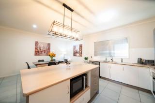 Family Friendly 4BR Home - 5