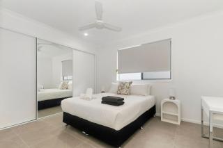 Luxury Home Riverside Retreat - 5