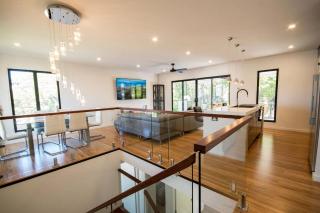 Modern Coastal Escape Walk to Beach Cafes amp CBD - 0