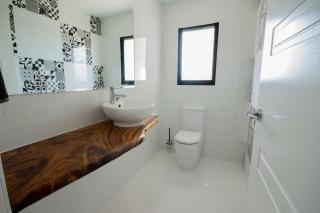 Modern Coastal Escape Walk to Beach Cafes amp CBD - 8