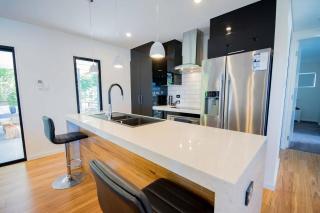 Modern Coastal Escape Walk to Beach Cafes amp CBD - 1
