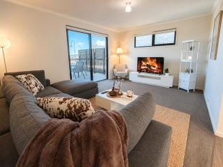 Water View Retreat 3BR Family Home Near Hobart - 7