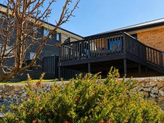 Water View Retreat 3BR Family Home Near Hobart - 3