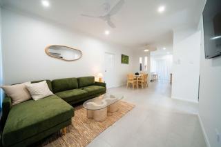 Modern Retreat Close to Everything - 0