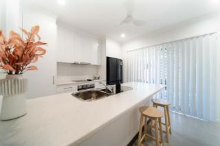 Modern Retreat Close to Everything - 3