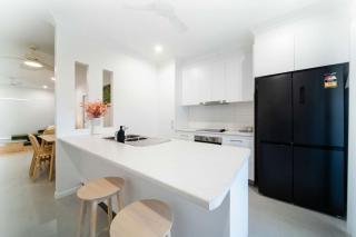 Modern Retreat Close to Everything - 2