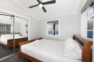 Renovated 4BR Home Queenslander Prime Townsville - 1